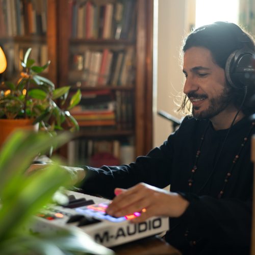 Antonio Alessandro Pinto, musician, composer and sound healer, working at the the Sonaura Heaing Project